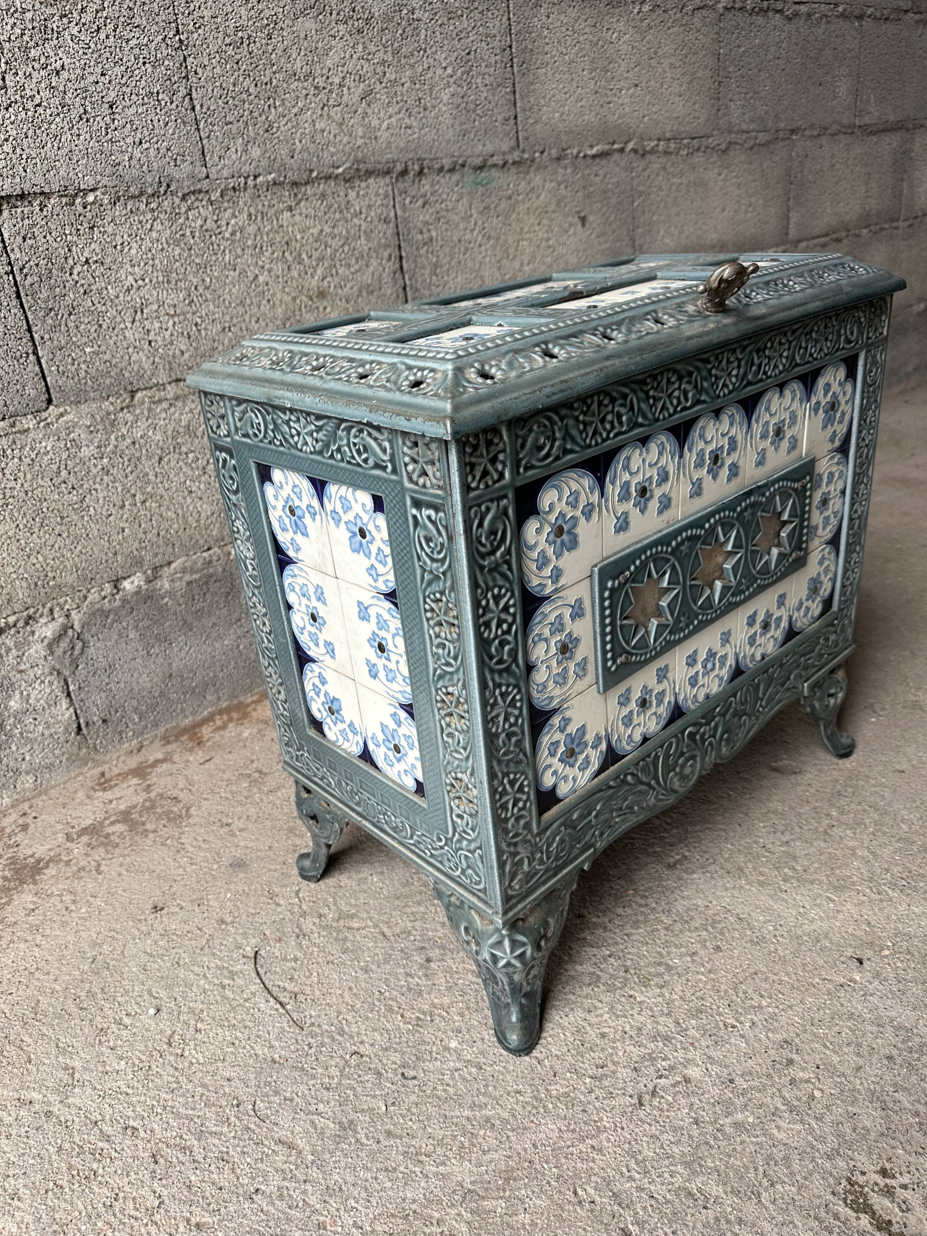 Enamelled cast iron wood stove and earthenware Mirus