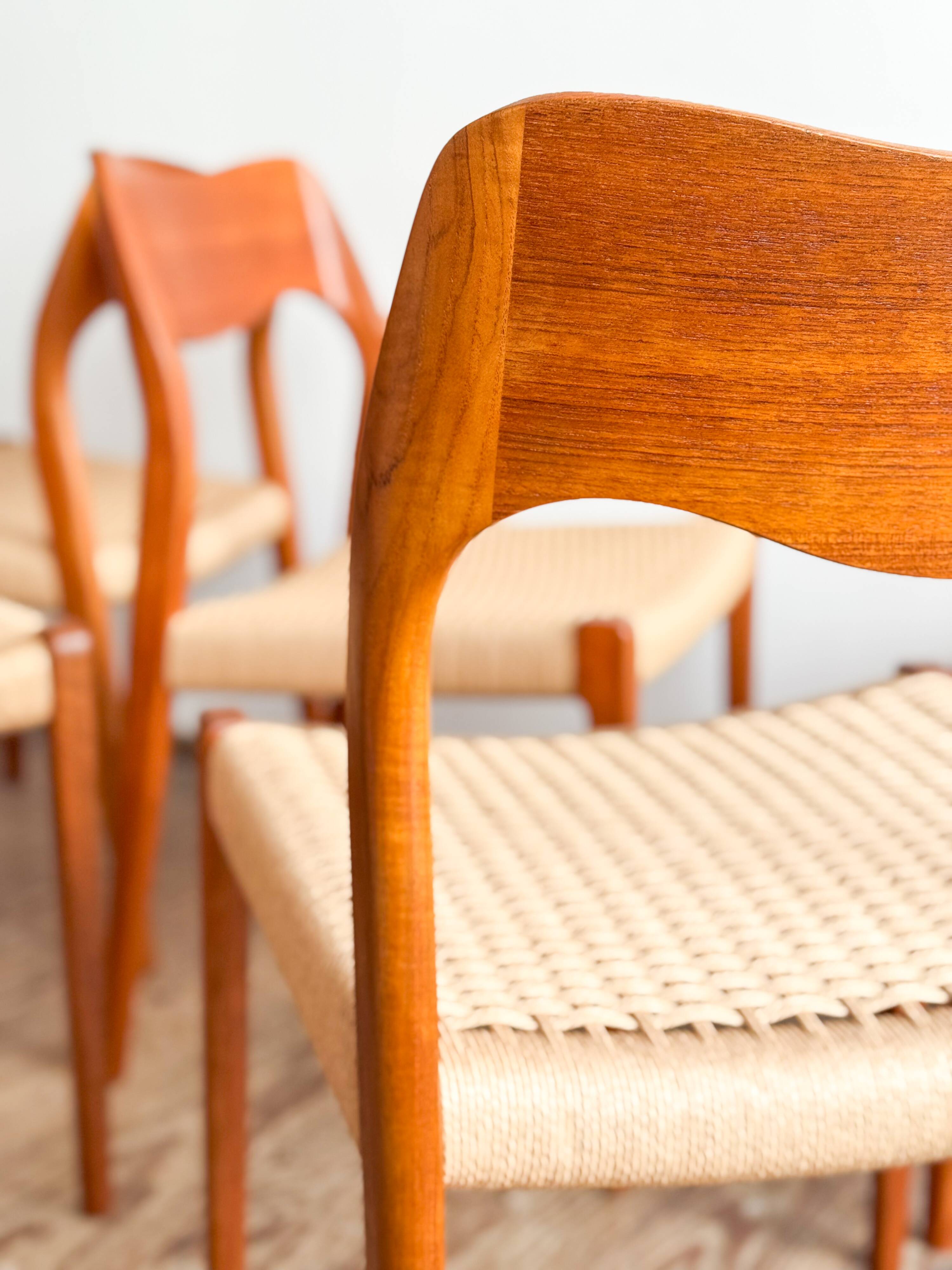 Lot de 8 chaises de salle à manger modèle 71 en teck par Niels O. Møller