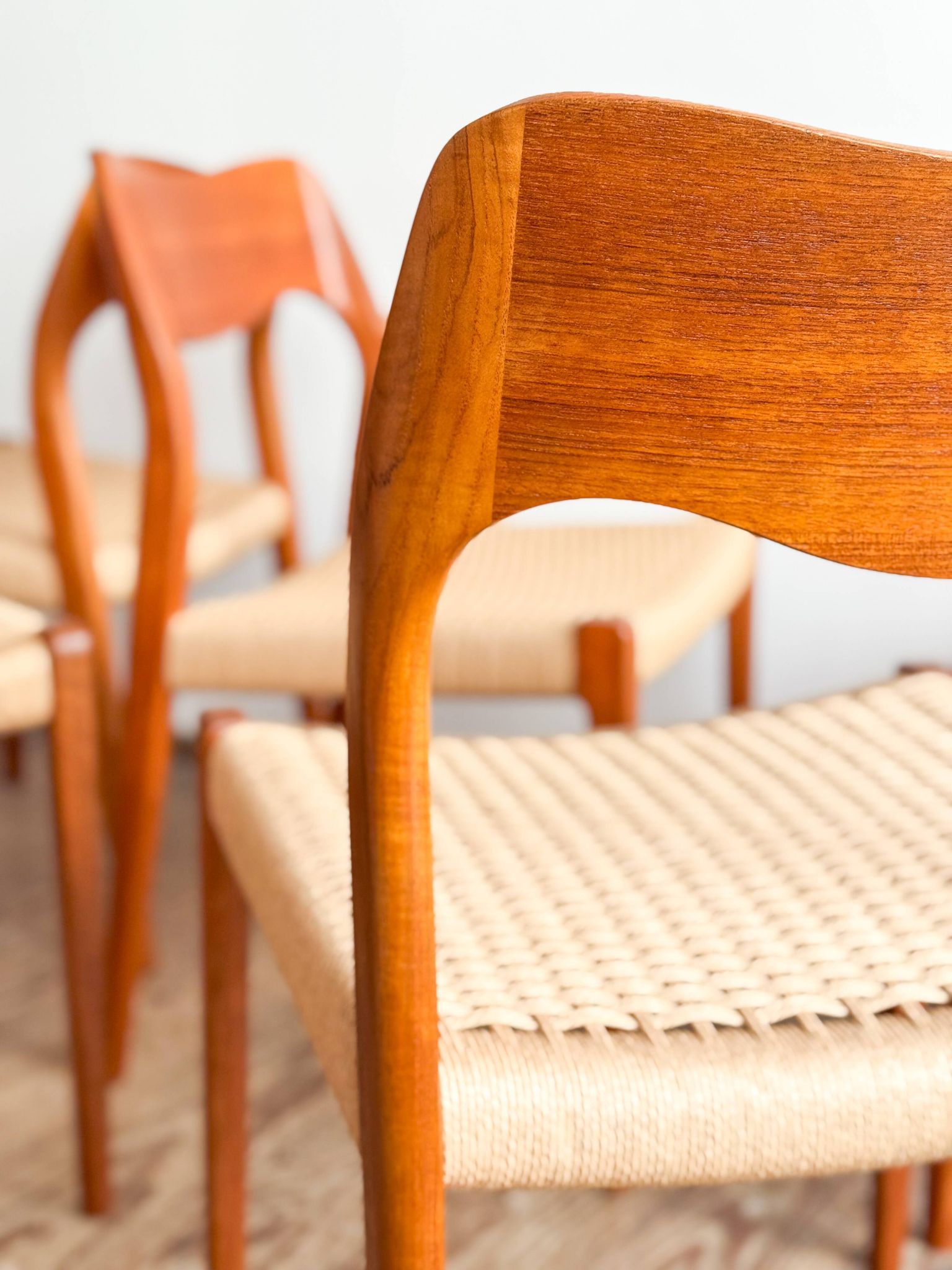 Lot de 8 chaises de salle à manger modèle 71 en teck par Niels O. Møller