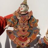 Paire de poupées birmanes en bois, perles et tissus