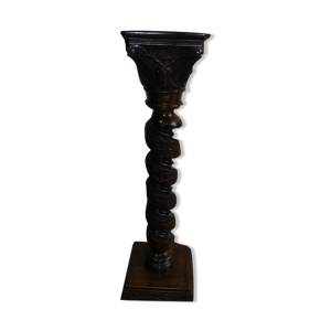 colonne sculptee en noyer