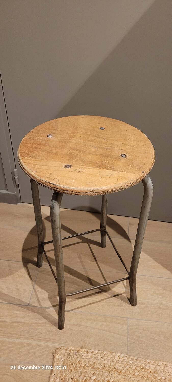 High workshop stool in wood and metal