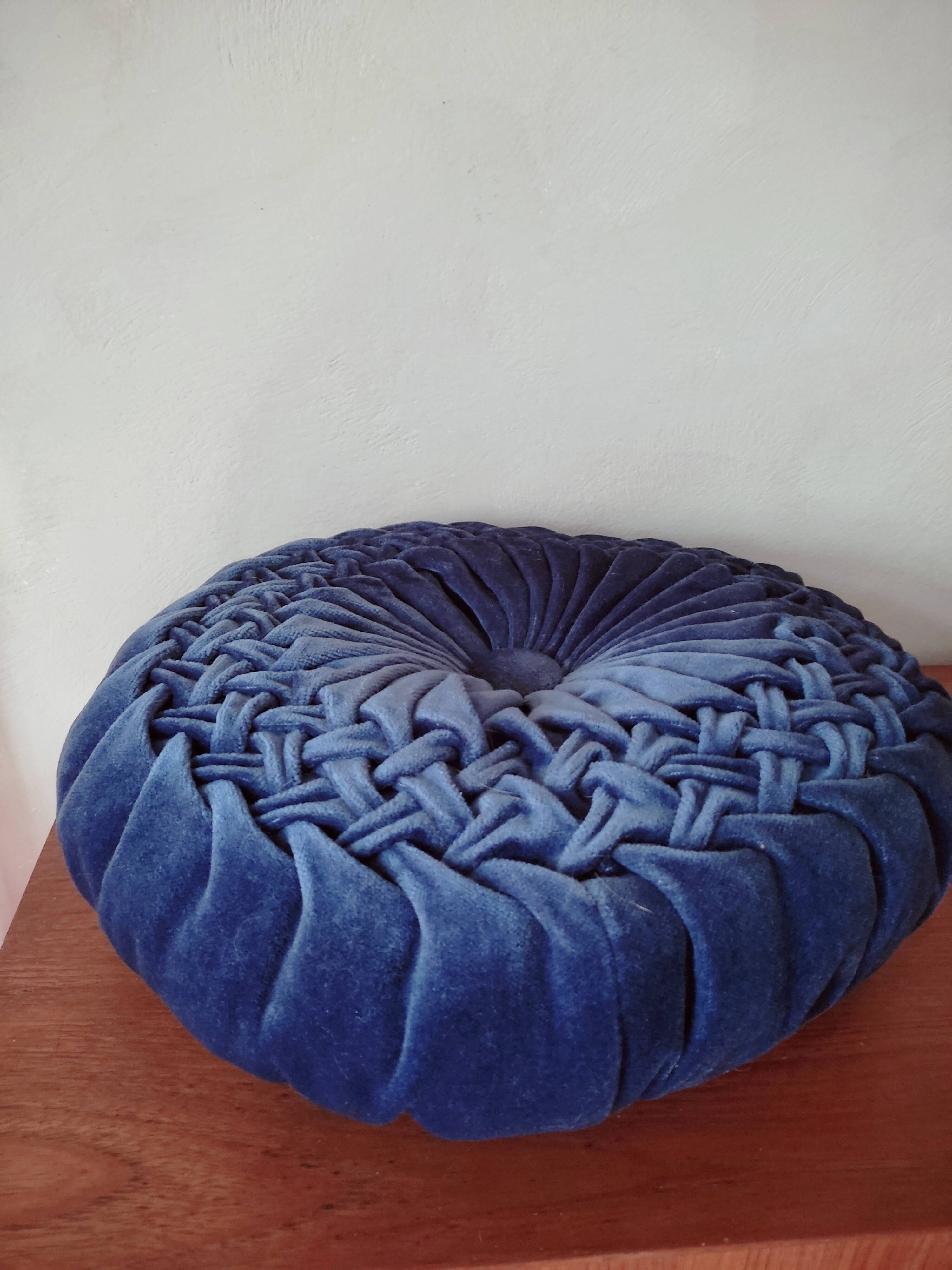 Round pleated velvet cushion