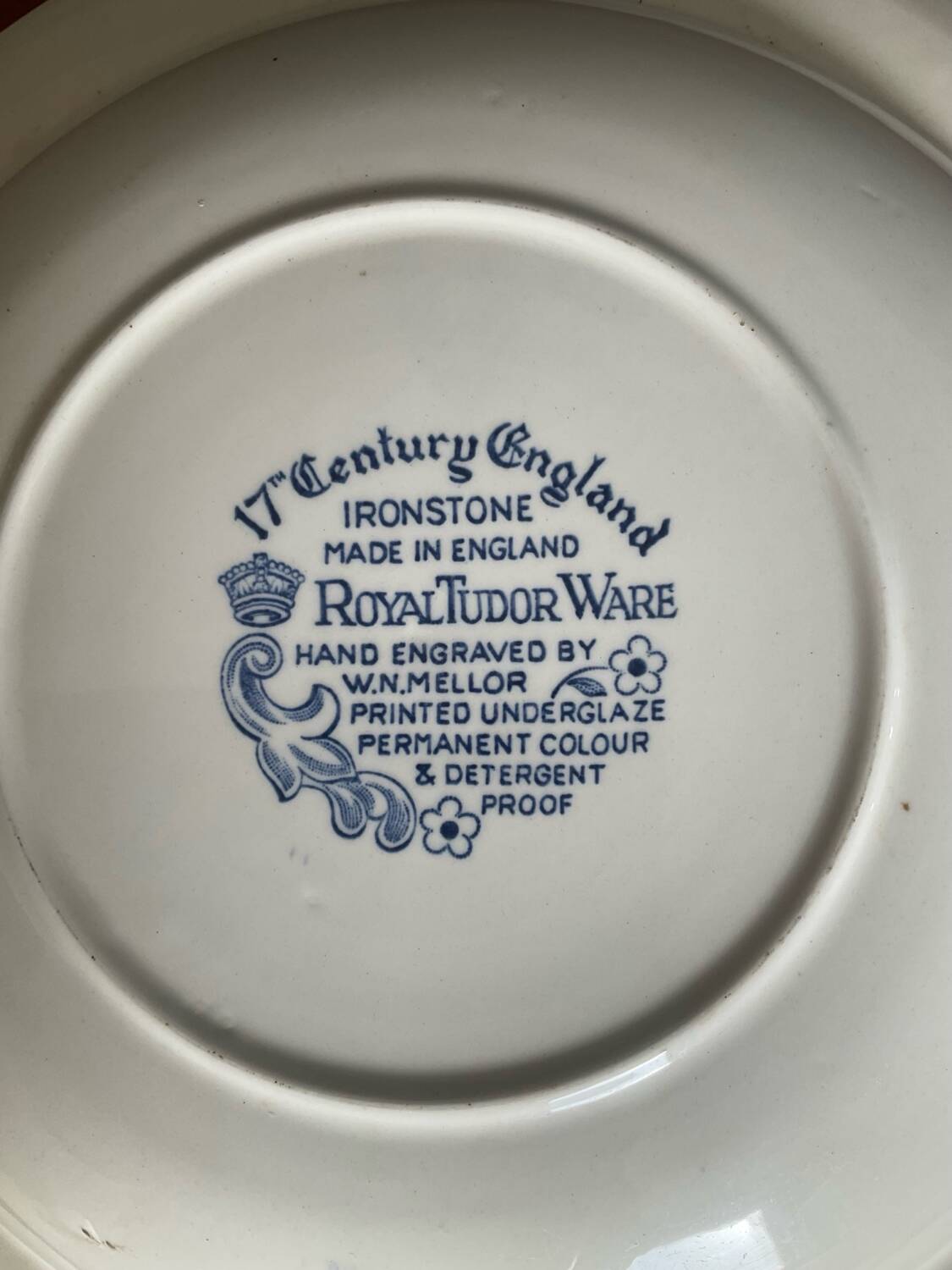 Série de 4 assiettes creuses Royal Tudor Ware England