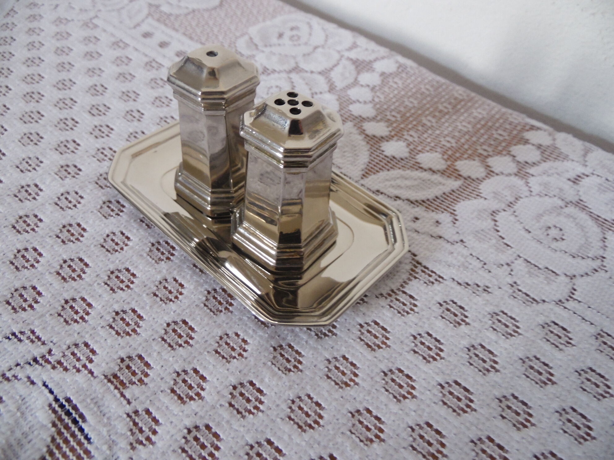 Silver metal salt and pepper set