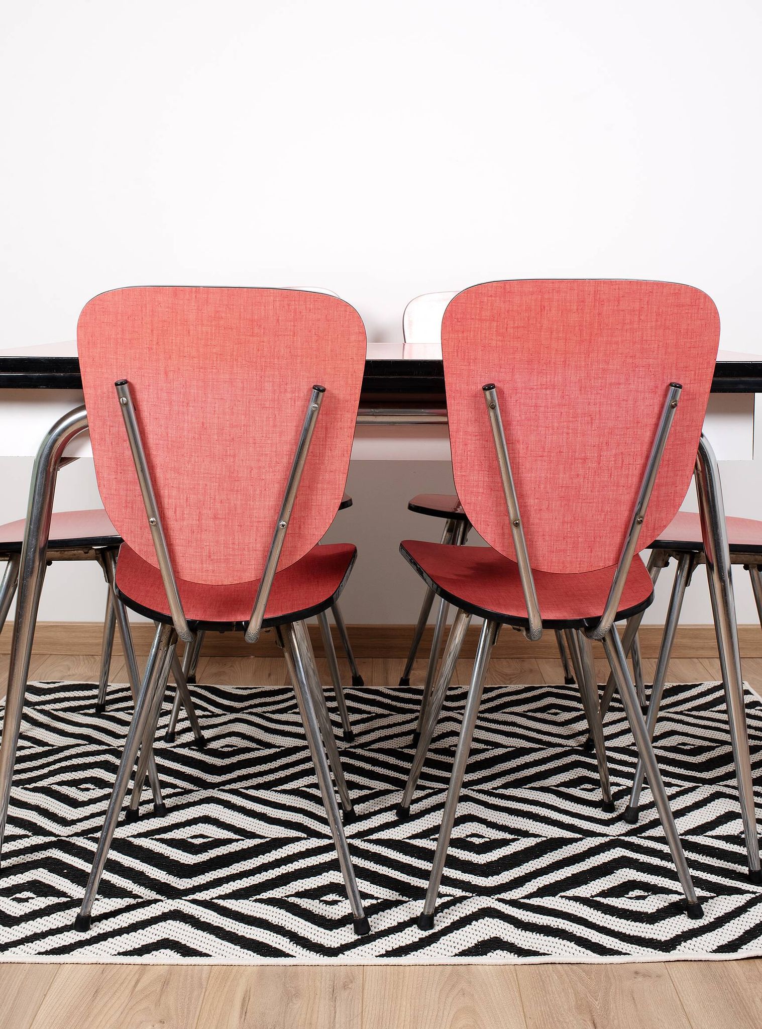 Extendable table and 6 chairs in Formica and stainless steel, brand FURANIA EUROPALU