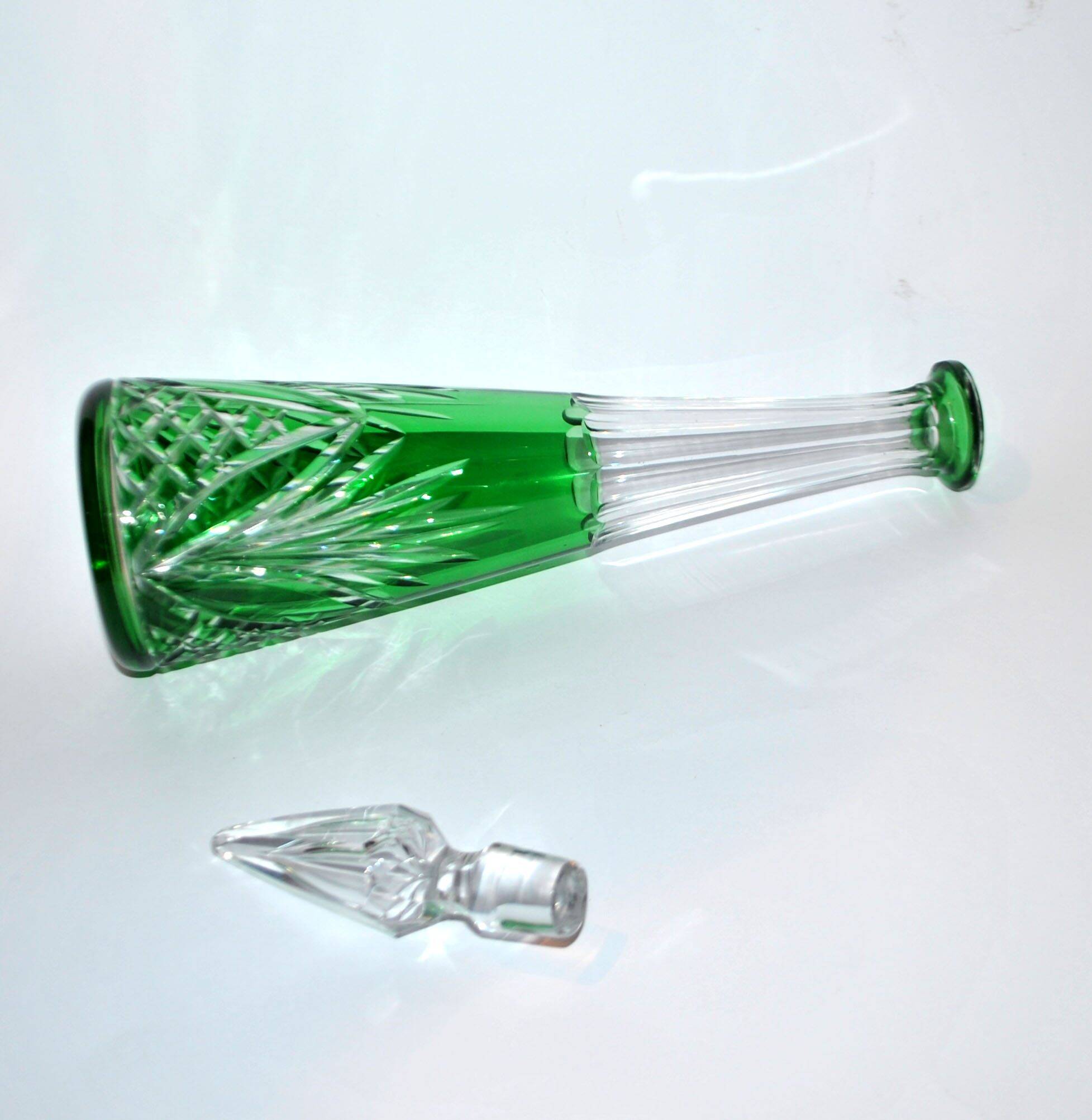 Saint-Louis Moselle crystal carafe with green overlay, size 9408 - H32cm
