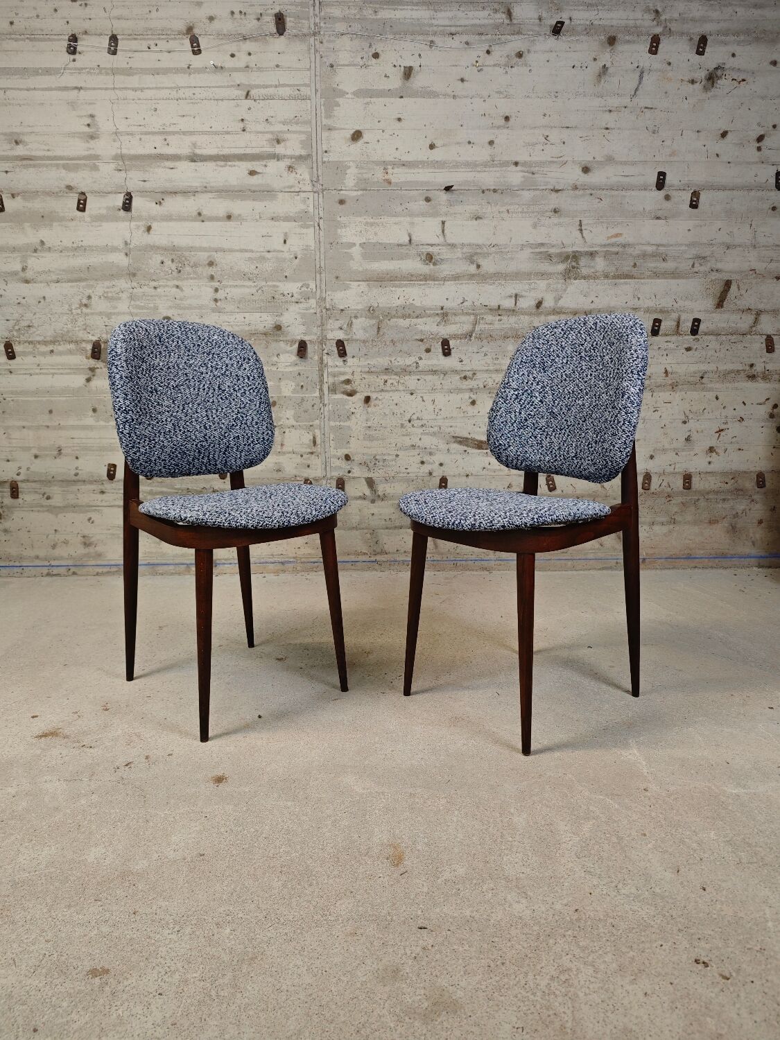 Set of two Baumann Pegasus chairs.