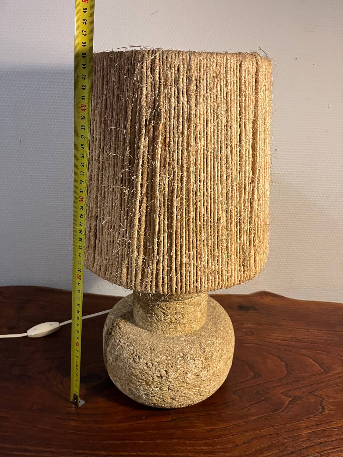 Lampe en pierre recomposée abat jour corde