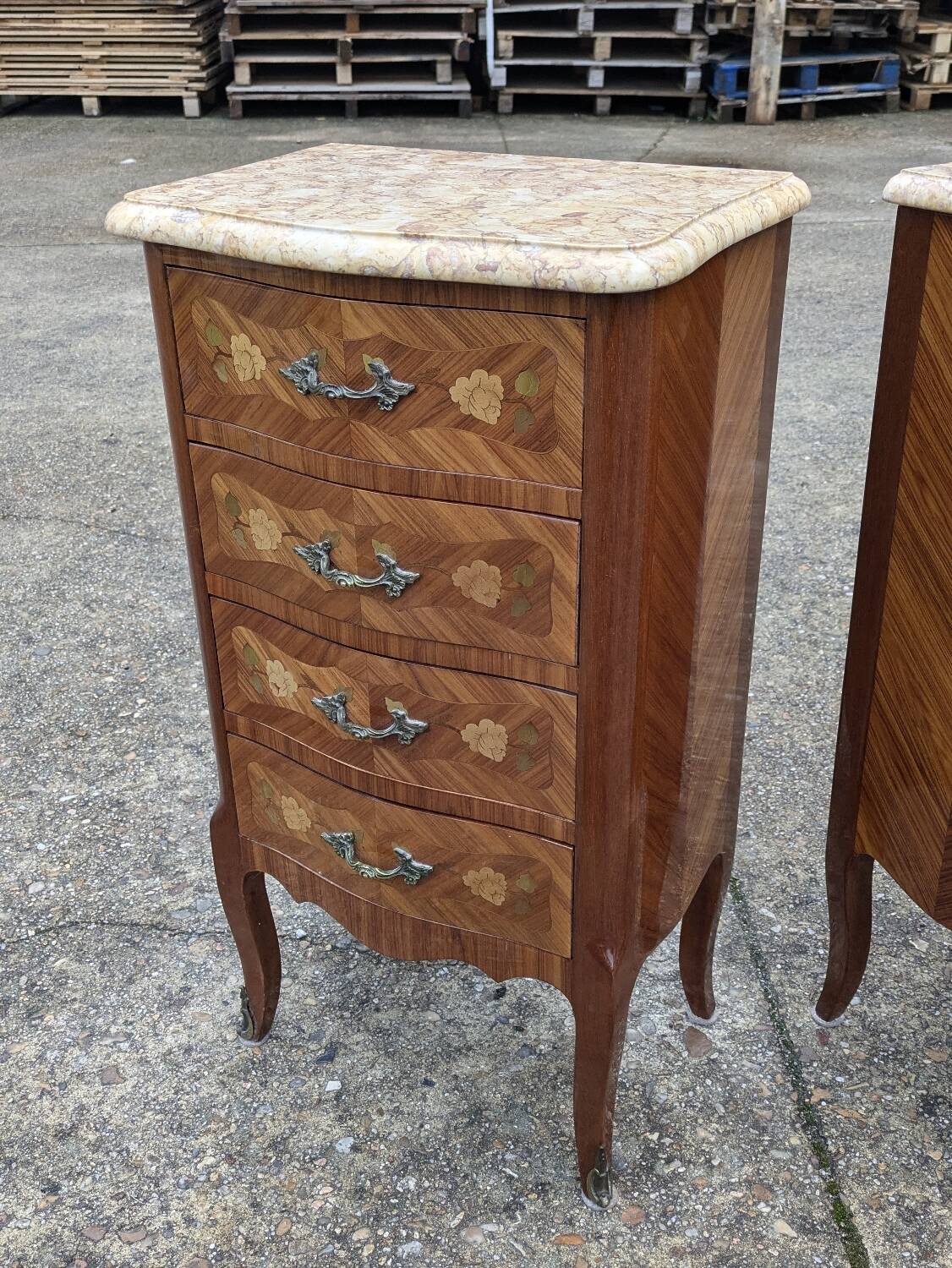 Pair of bedside tables / chest of drawers Vintage Louis XV style chest of drawers
