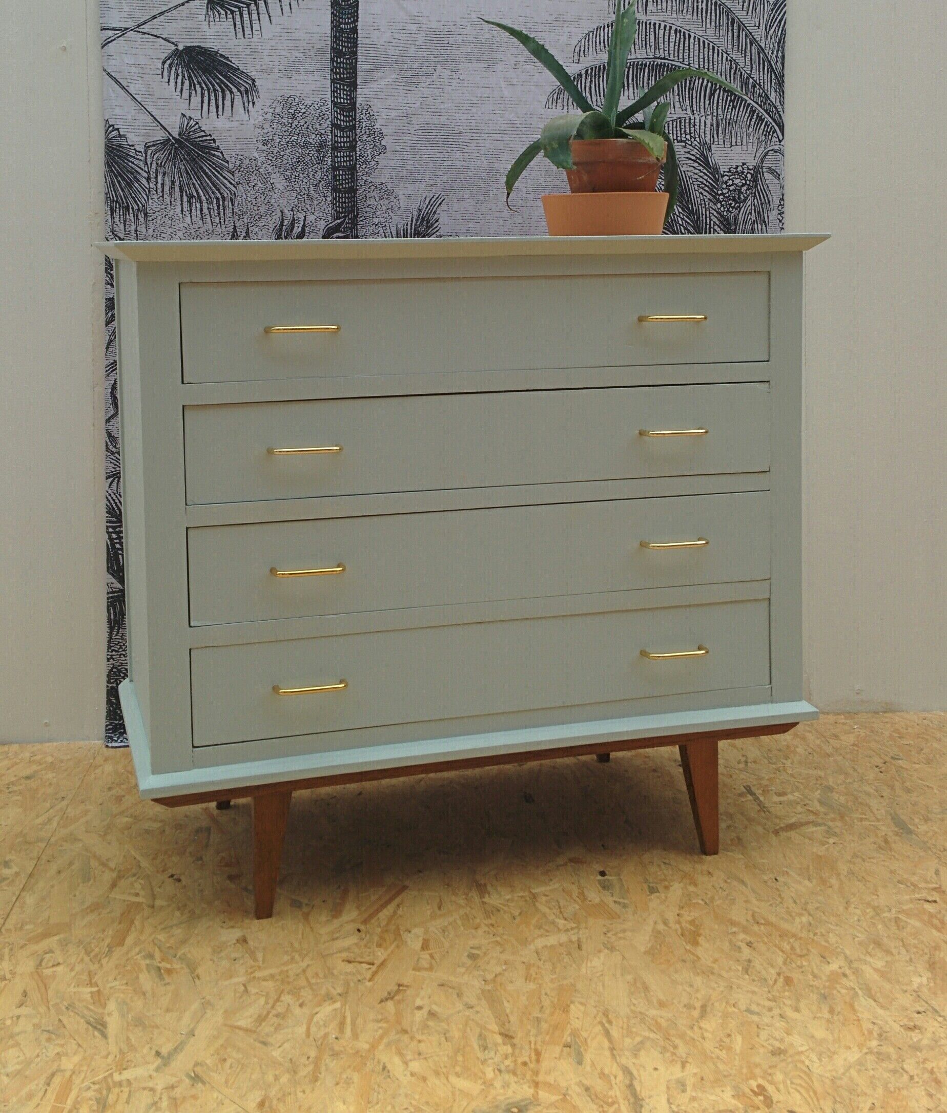 Dresser vintage compass feet