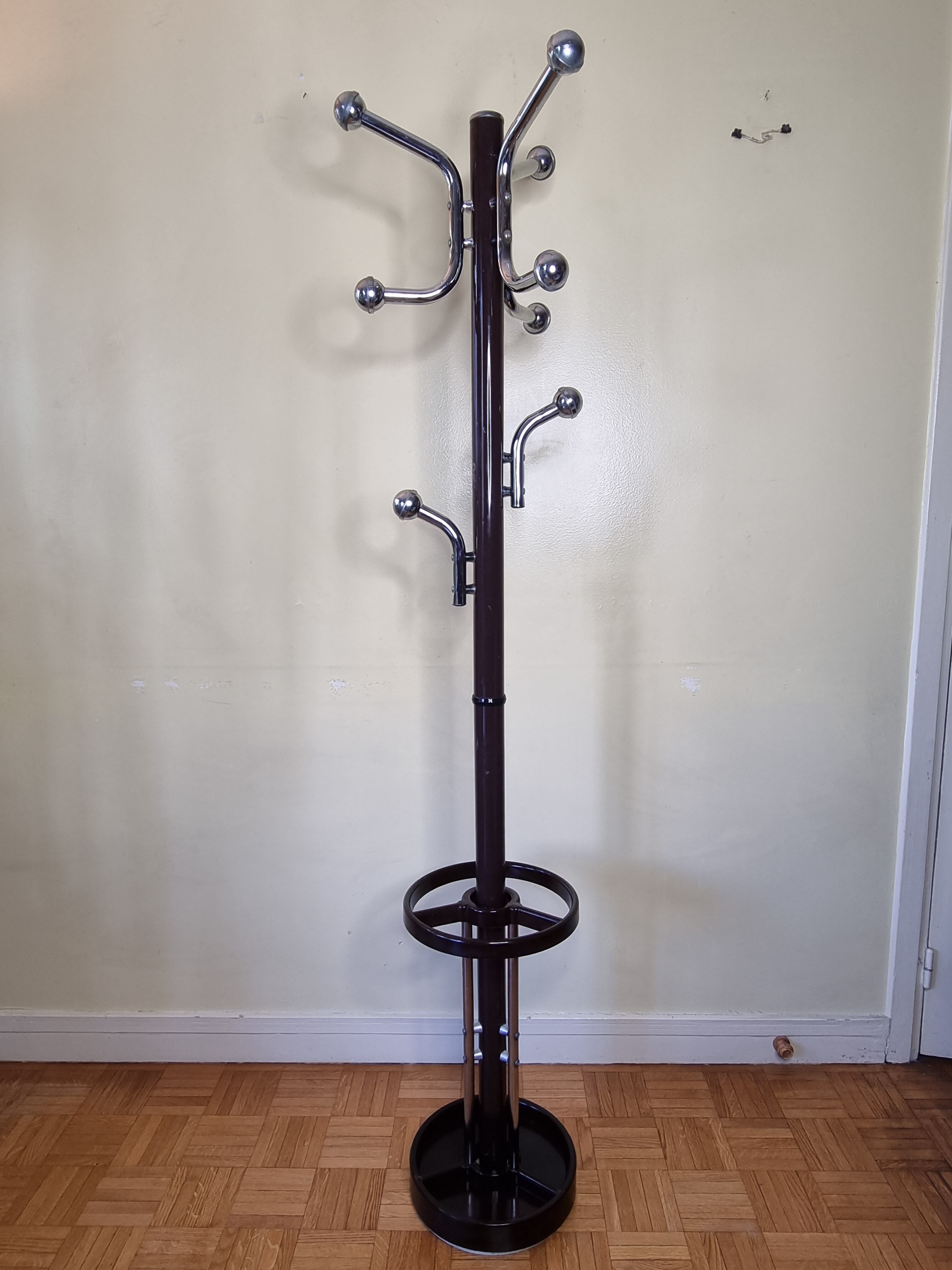 Portemanteau sur pied vintage en métal laqué, années 70