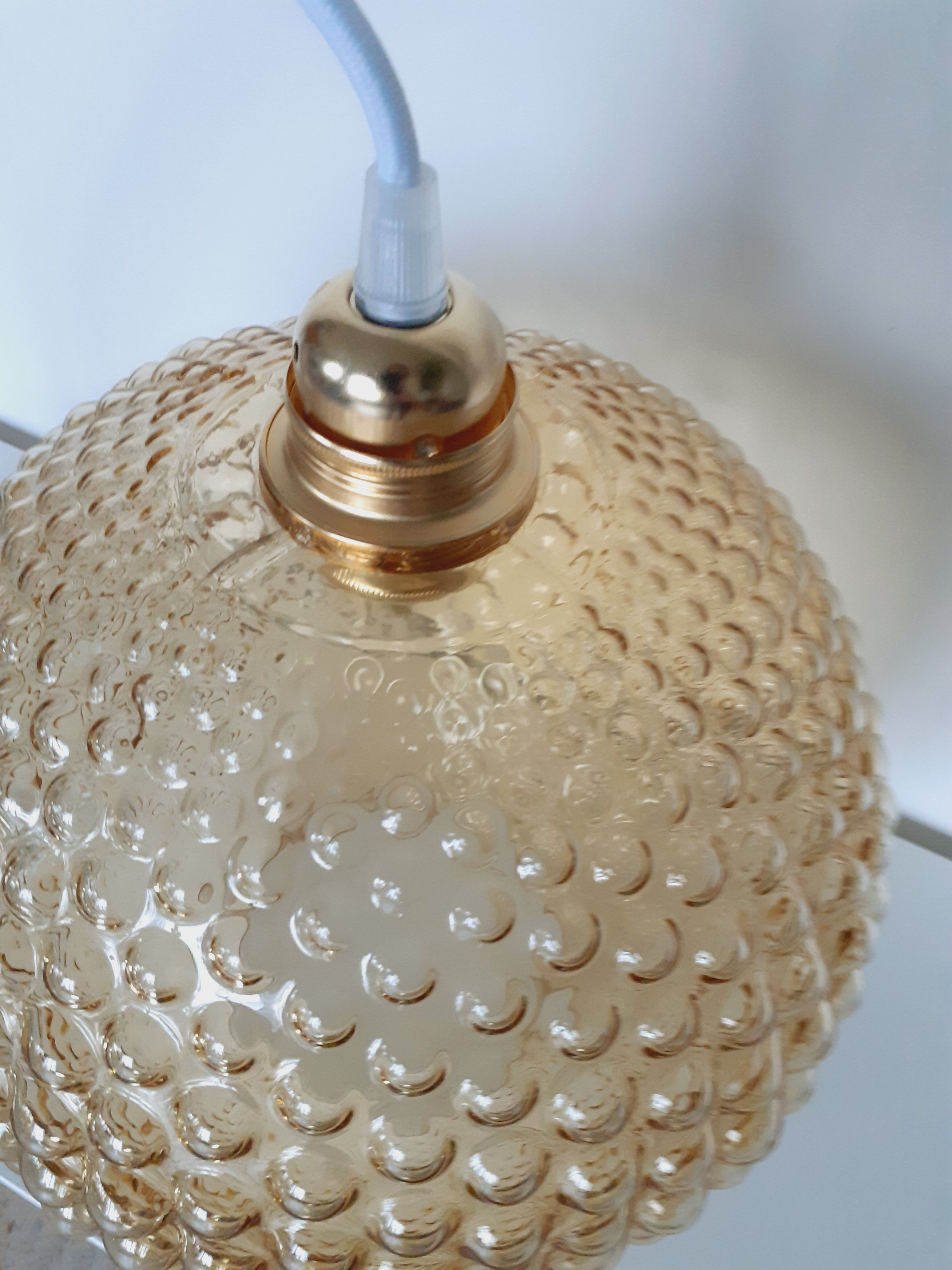 Glass bubble globe suspension