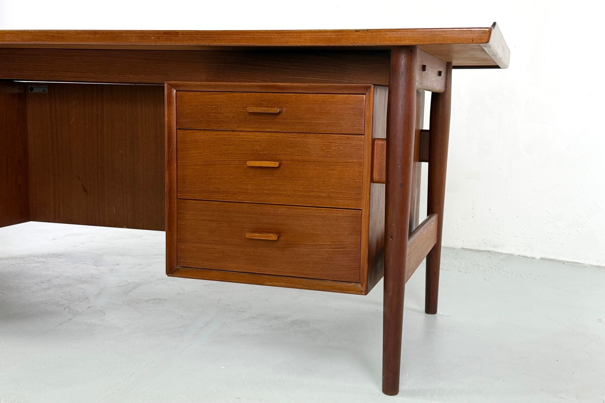 Director's desk model 207 by Arne Vodder for Sibast – 1960s
