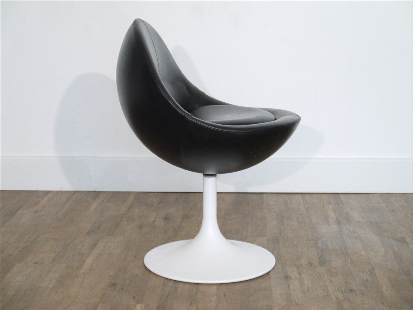 Vintage armchair 1970 tulip foot