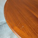 Extendable dining table
