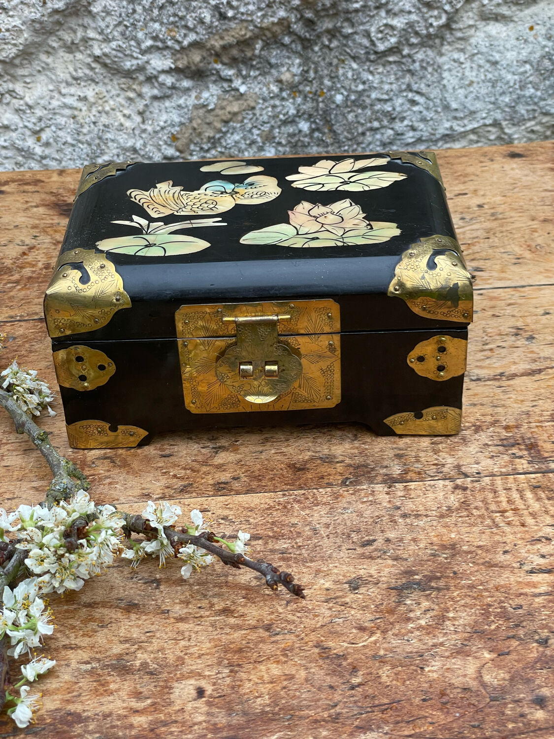 Vintage jewelry box China lacquered wood brass mother-of-pearl