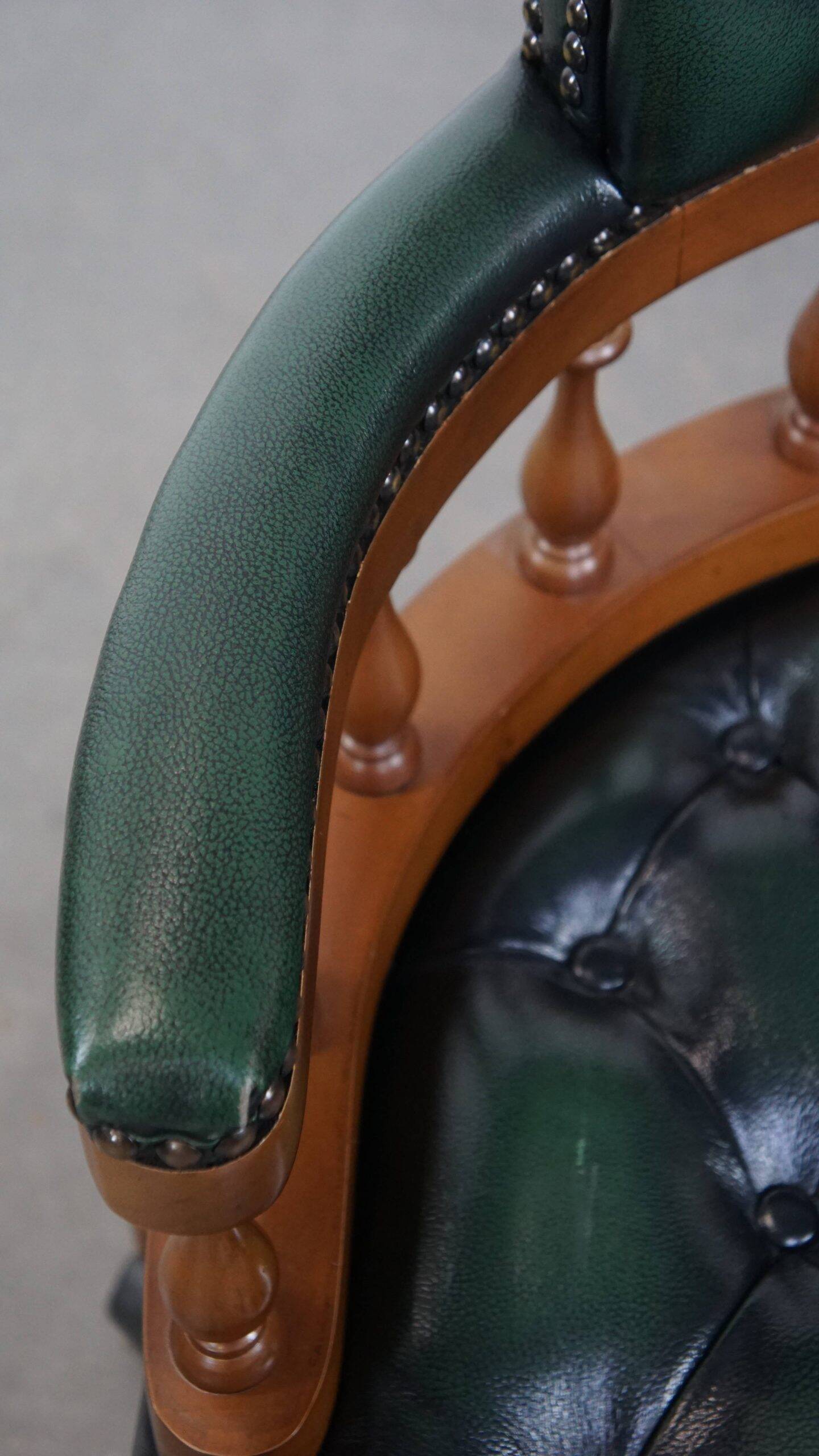 Elegant green English chesterfield office chair made of cowhide leather