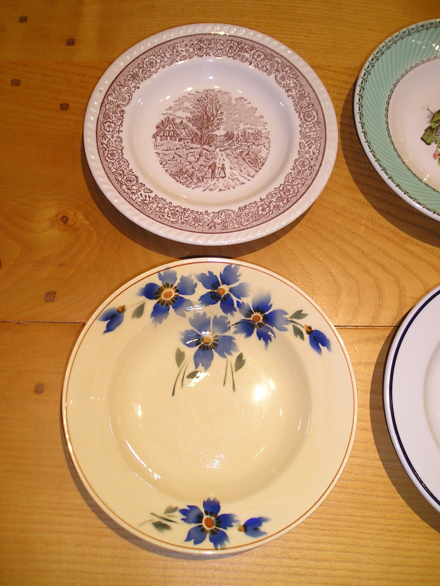 Set of 6 different hollow plates