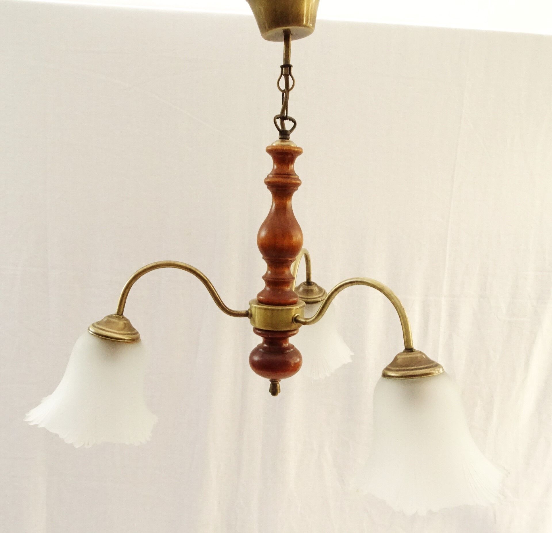 3-branched chandelier in opaque glass