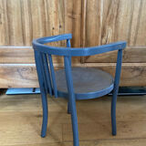 Curved wooden armchair from the late 19th/early 20th century.