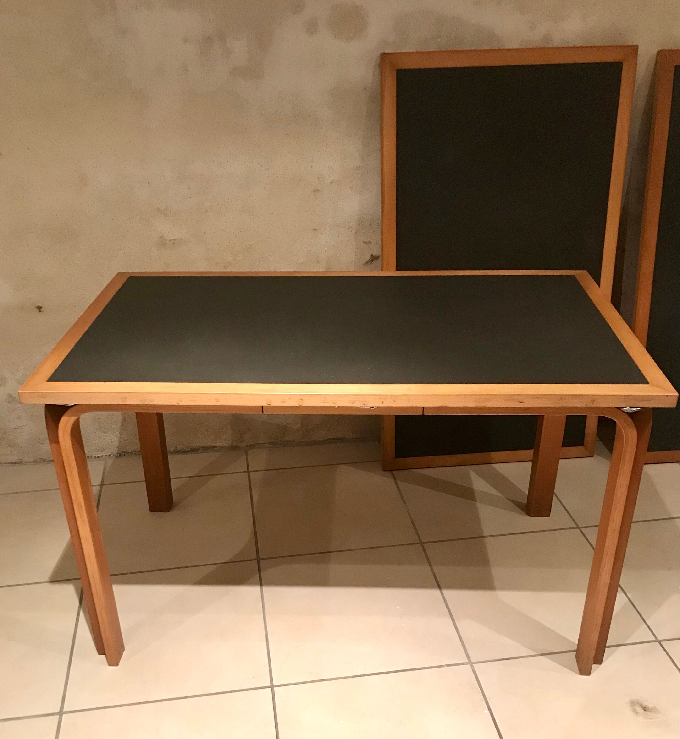 Table danoise Magnus Olesen 1970