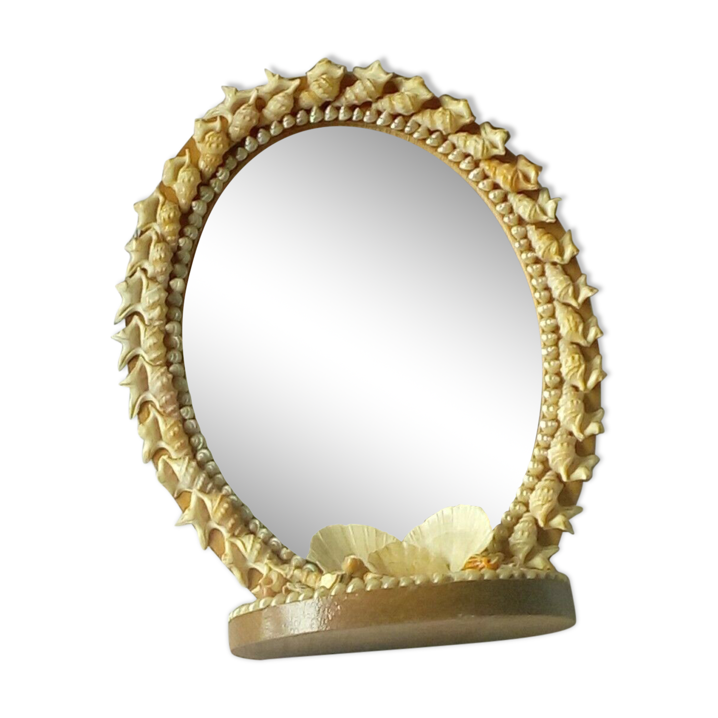 Mirror to be placed in wood and shell