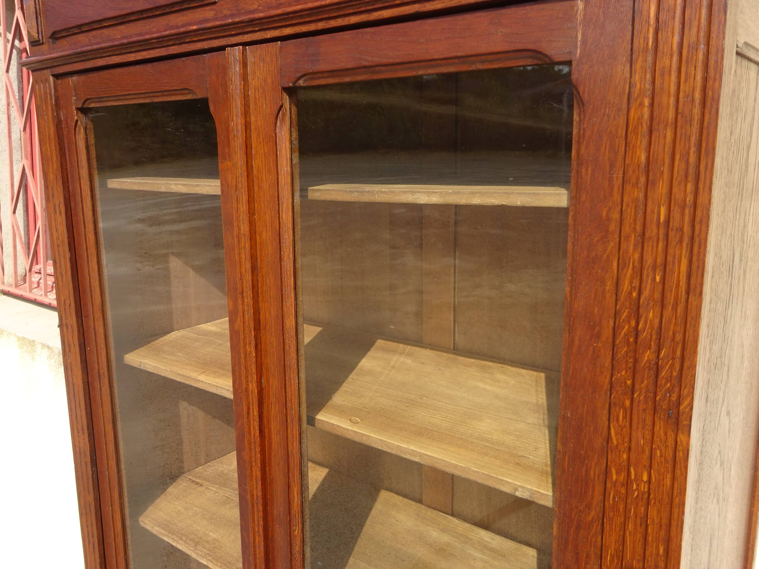 Small display case in oak and old glass