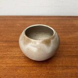 Mid-century German minimalist studio pottery vase by Hildegard and Peter Delius for Hamelner Kunsttöpferei, 1960s.