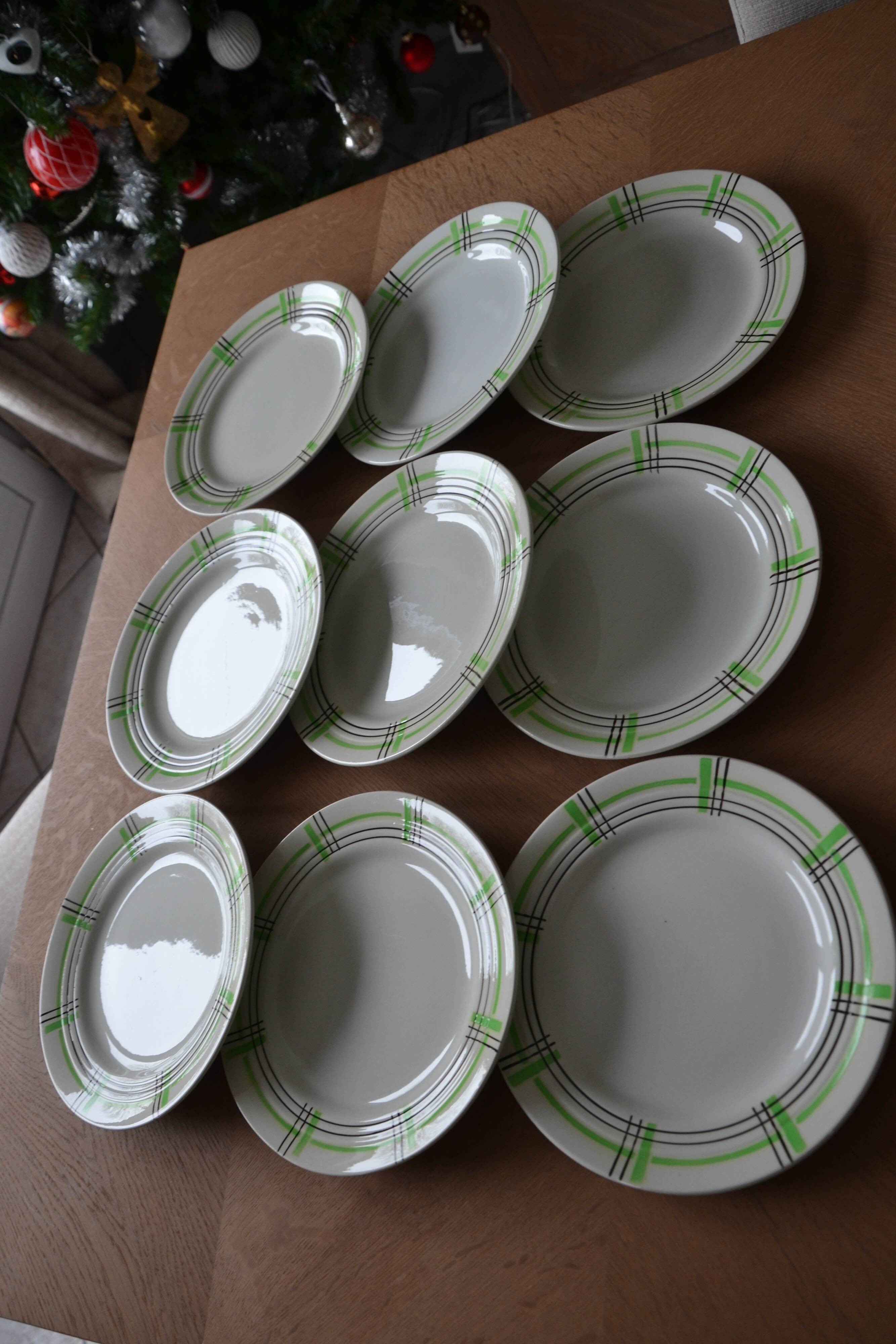 9 assiettes plates  à carreaux ceranord St Amand