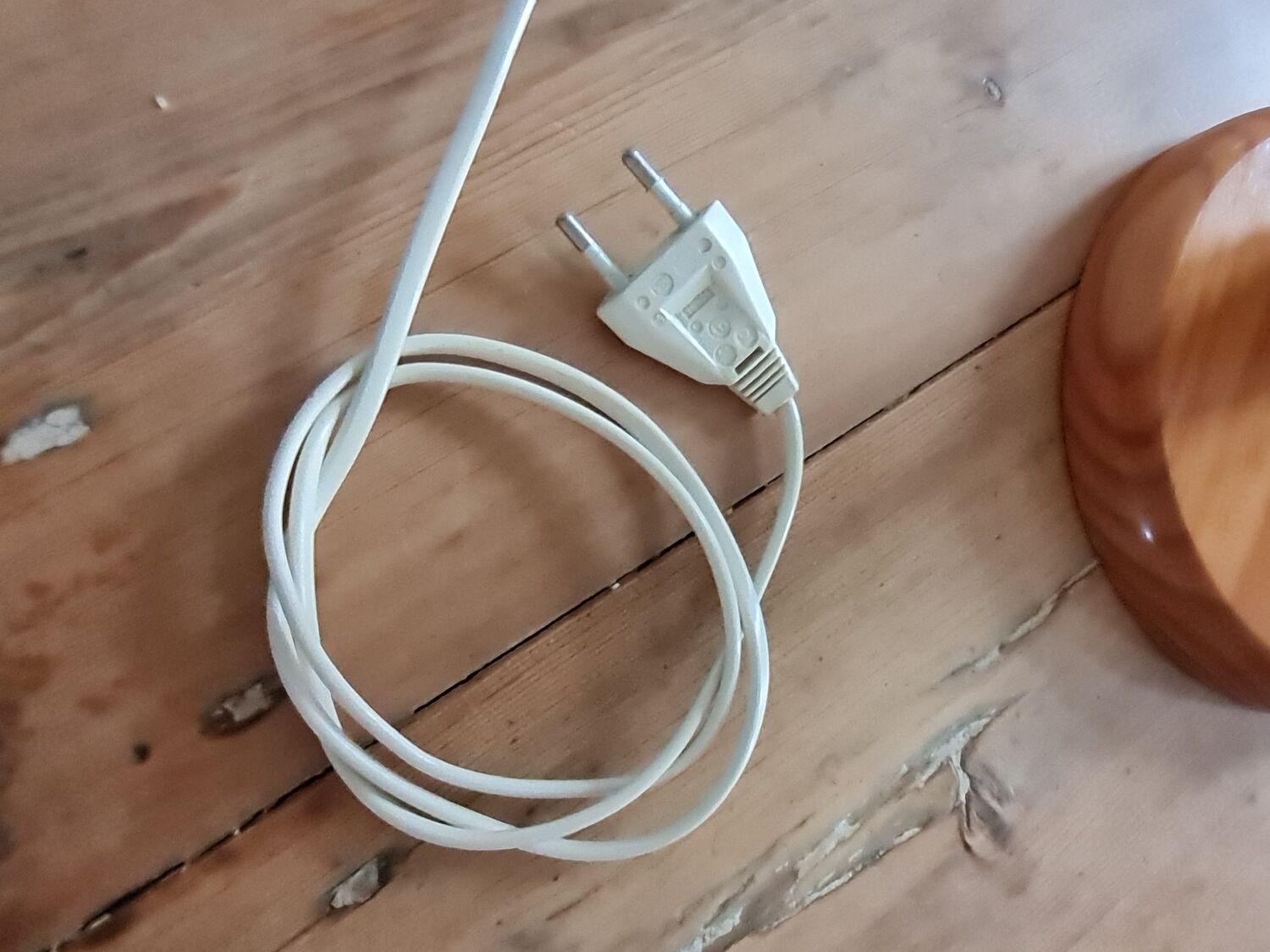 Scandinavian articulated pine lamp