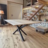 Dining room table for 8/10 people. Oak and metal