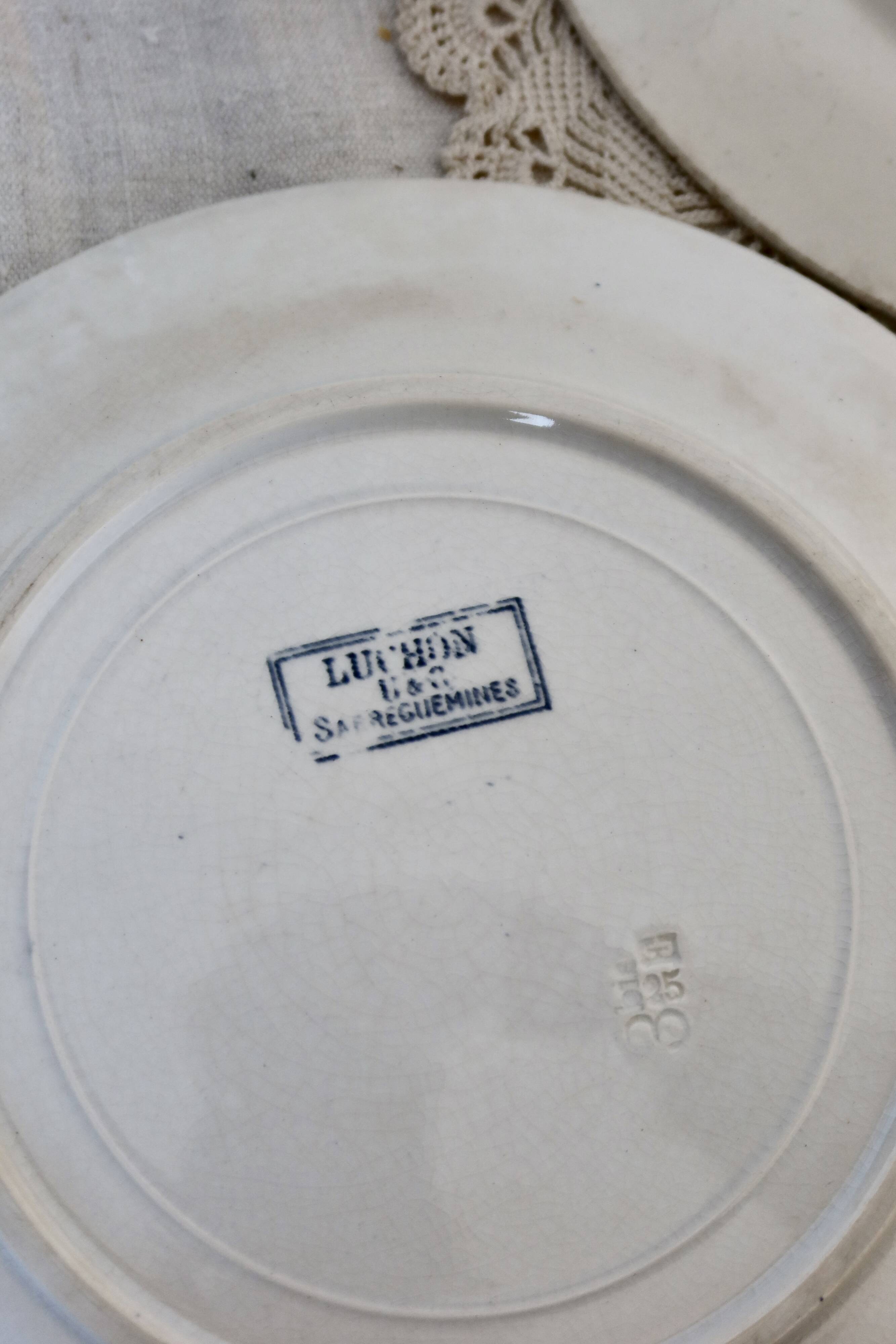 4 assiettes plates anciennes terre de fer faience bleue dépareillées