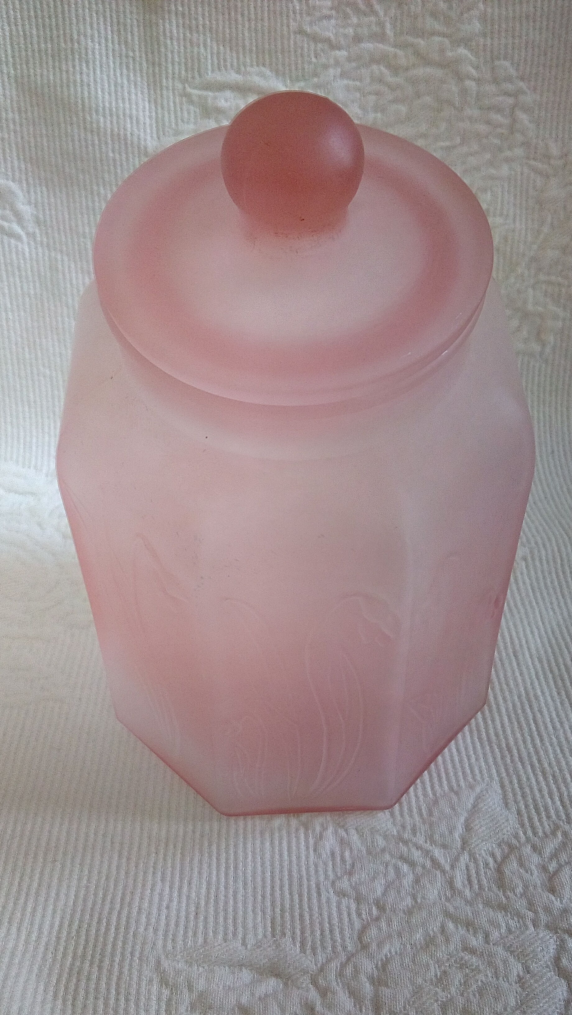 Pink clouded cotton pot