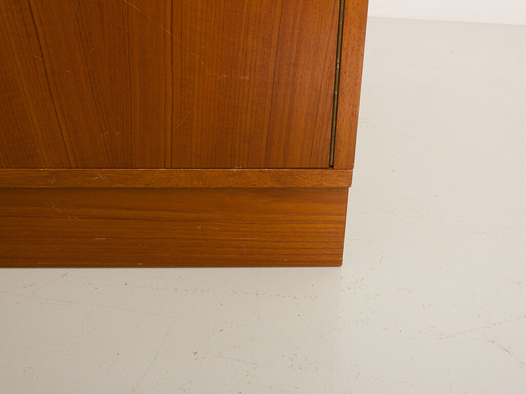 Commode en teck avec 2 portes battantes