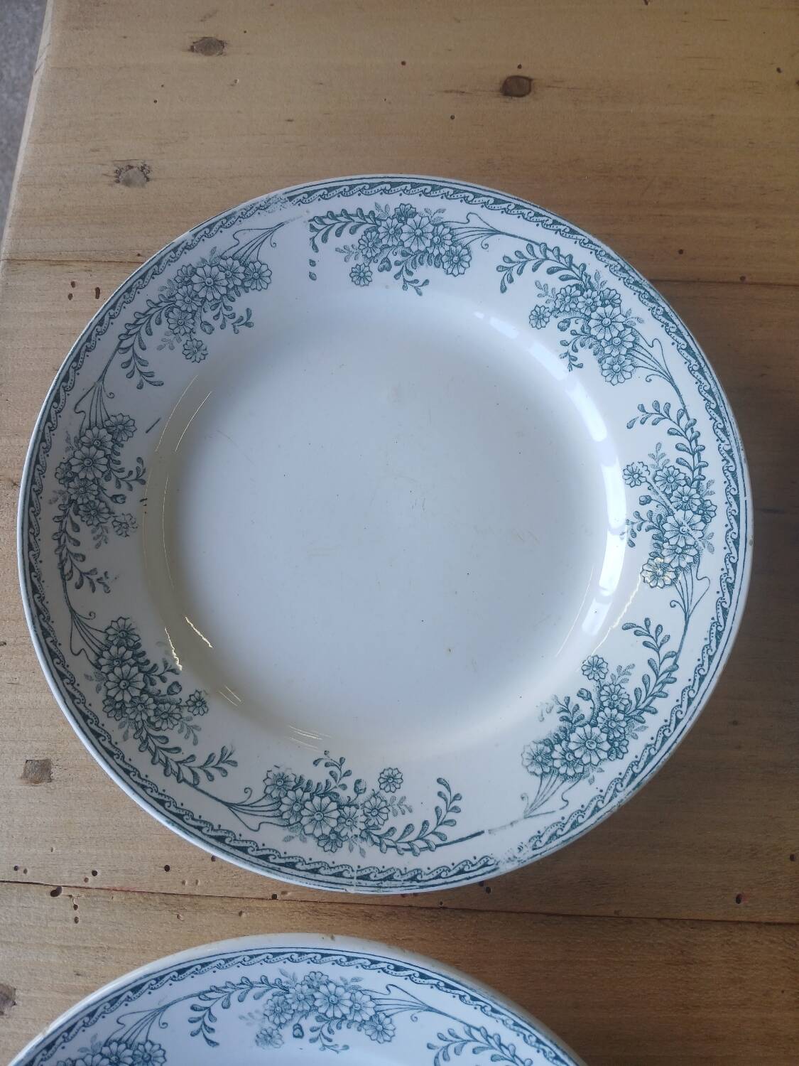 4 old flat plates Terre de fer