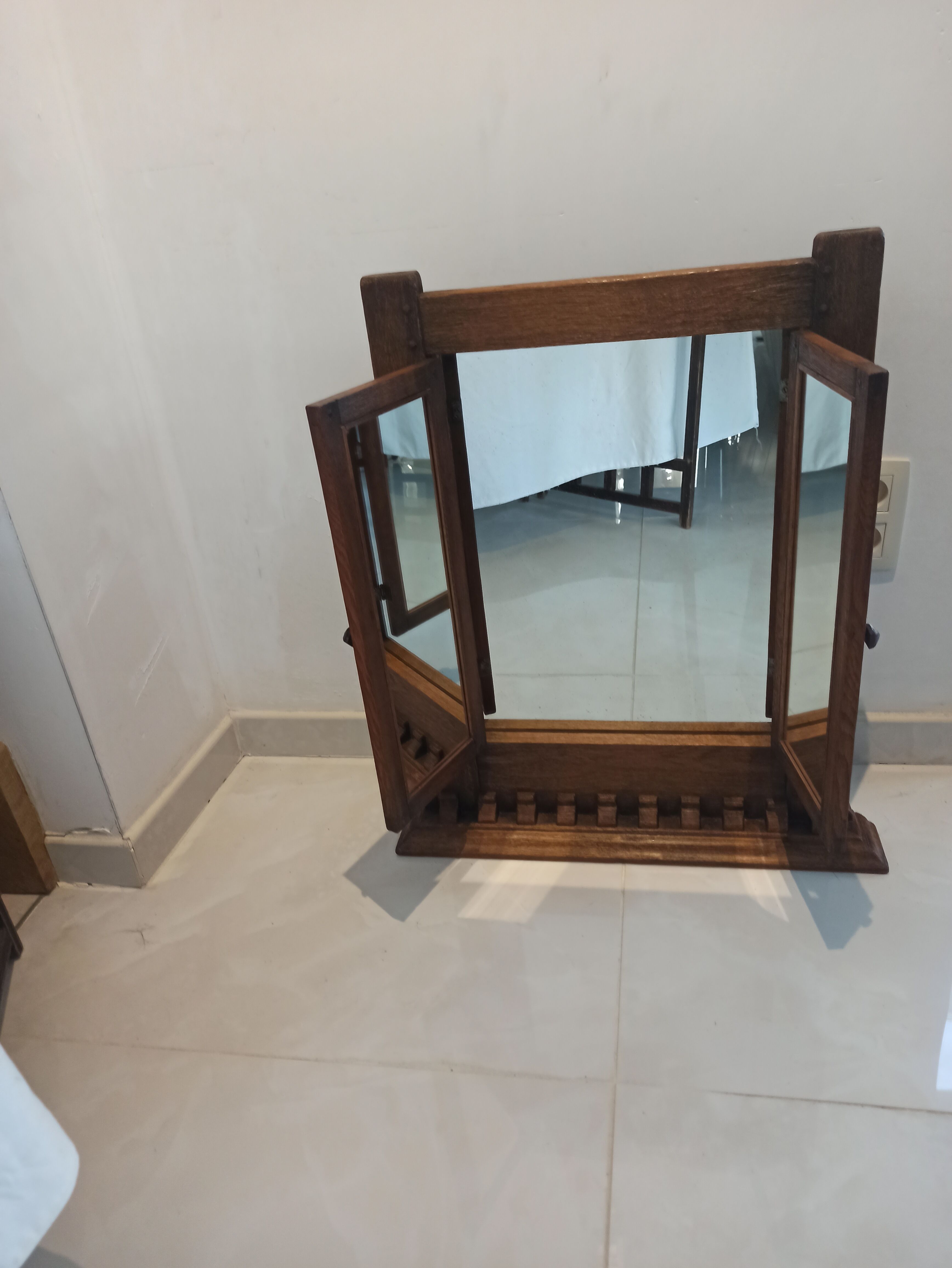 Trypic mirror, with tablet. Velvet and openwork metal braces