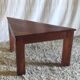 Table basse triangulaire en bois massif