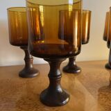 Verres avec pieds en bois