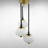 Lustre cascade en bois, verre laiteux et laiton du milieu du siècle, Pologne