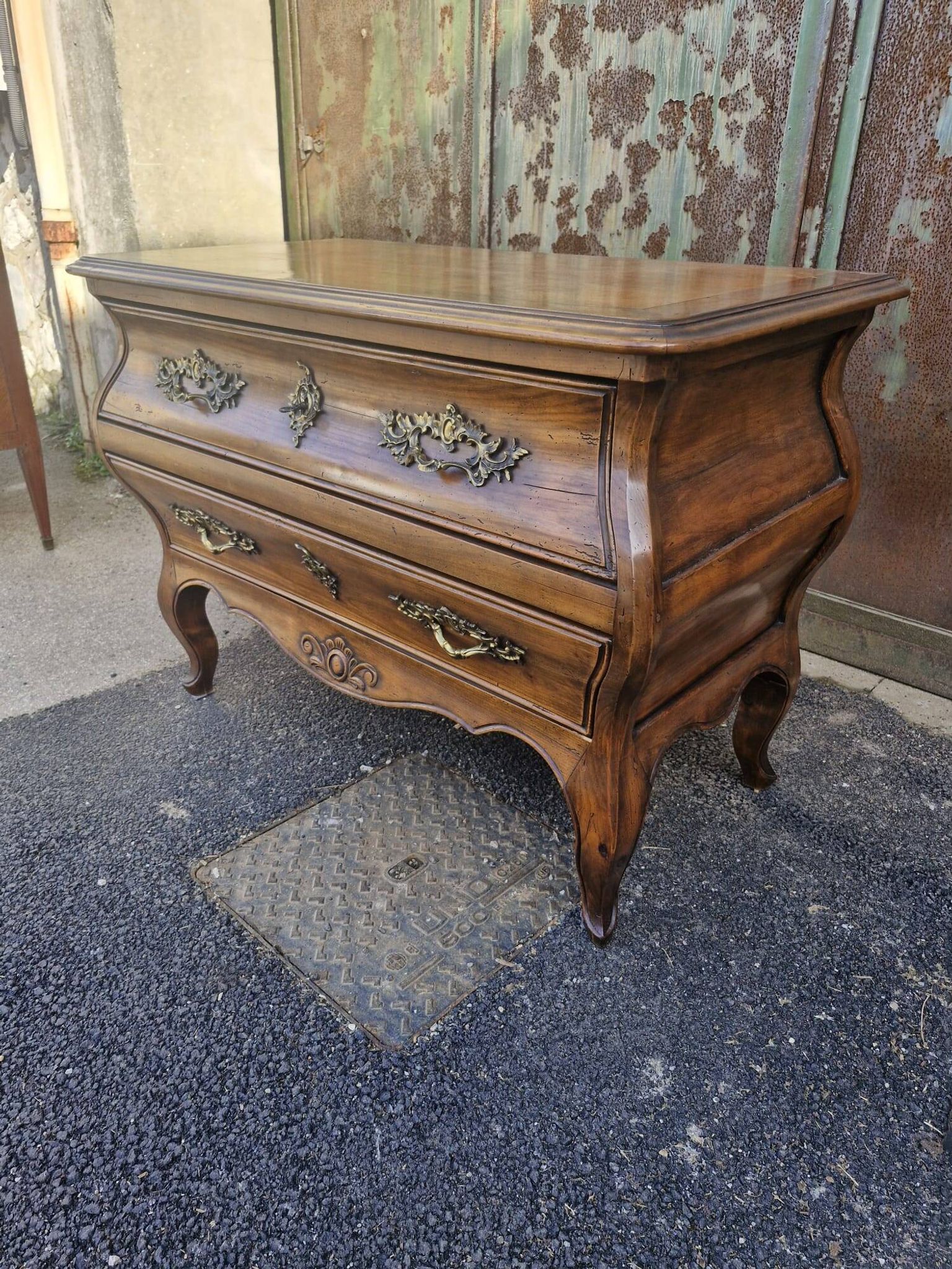 Chest of drawers