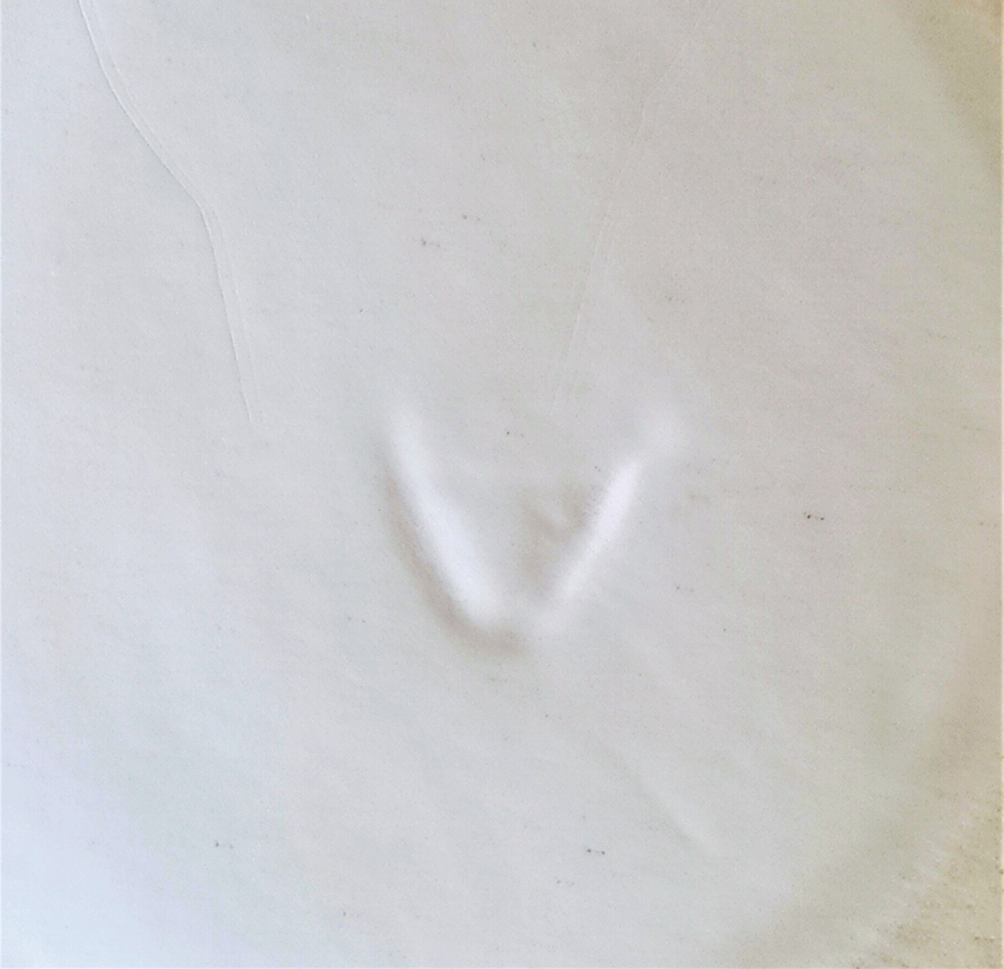 Vase en céramique rouge et blanc avec marque en relief vintage