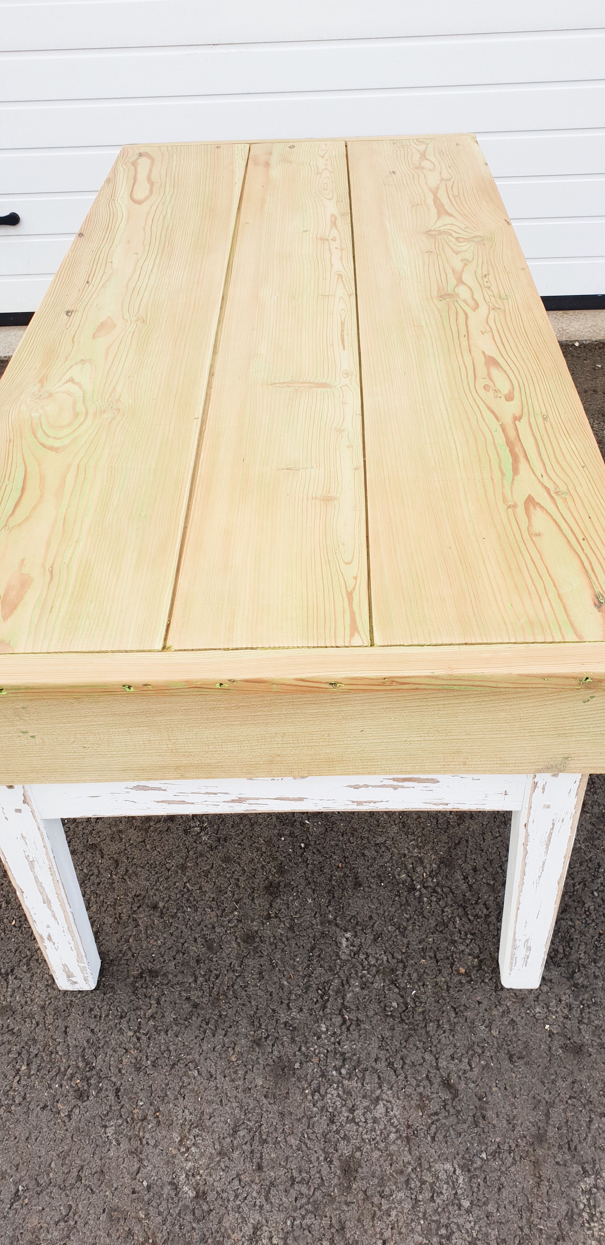 Farm table
