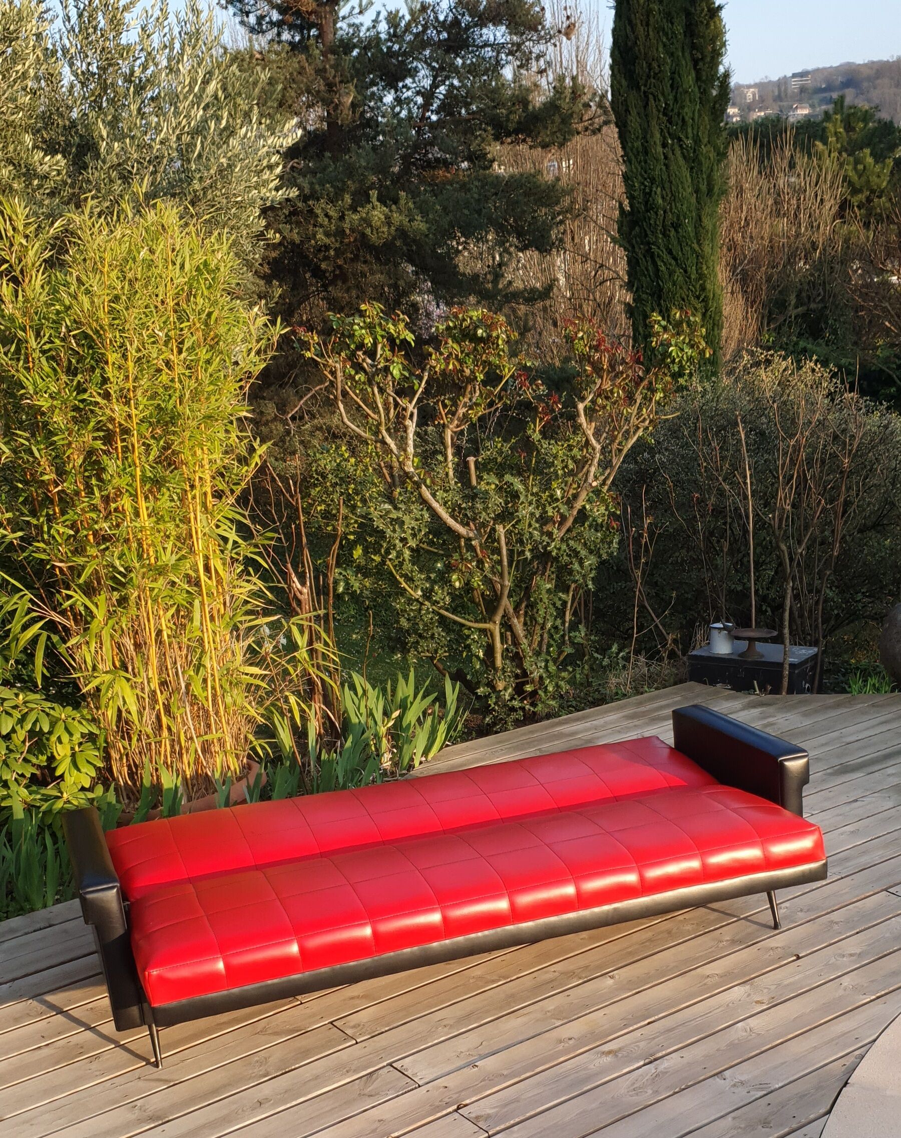 Rockabilly sofa bed