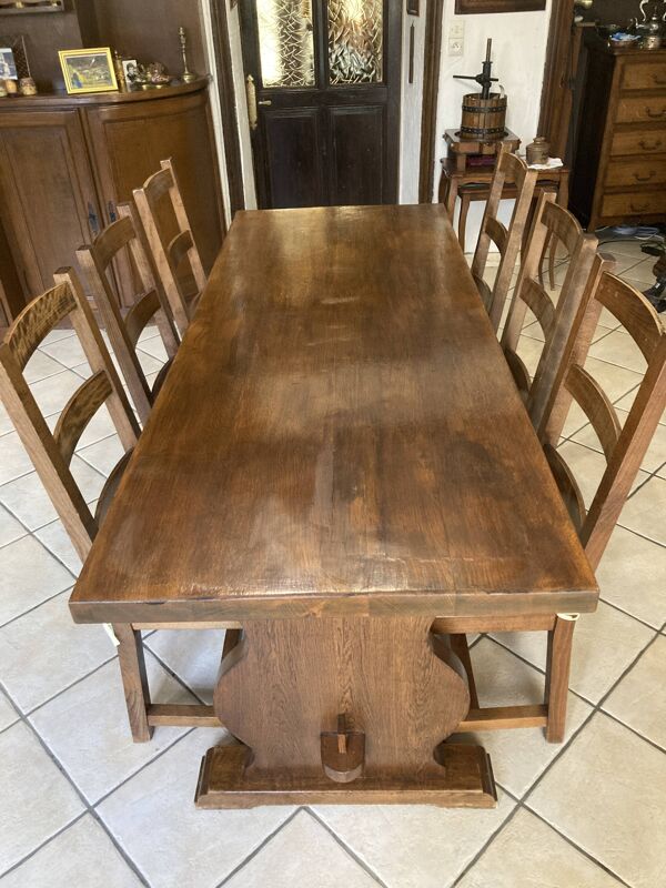 Table en bois massif et 6 chaises