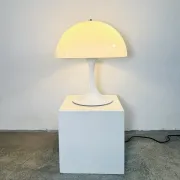 Lampe de table D-2128 par Raak Amsterdam, Pays-Bas, années 1970.