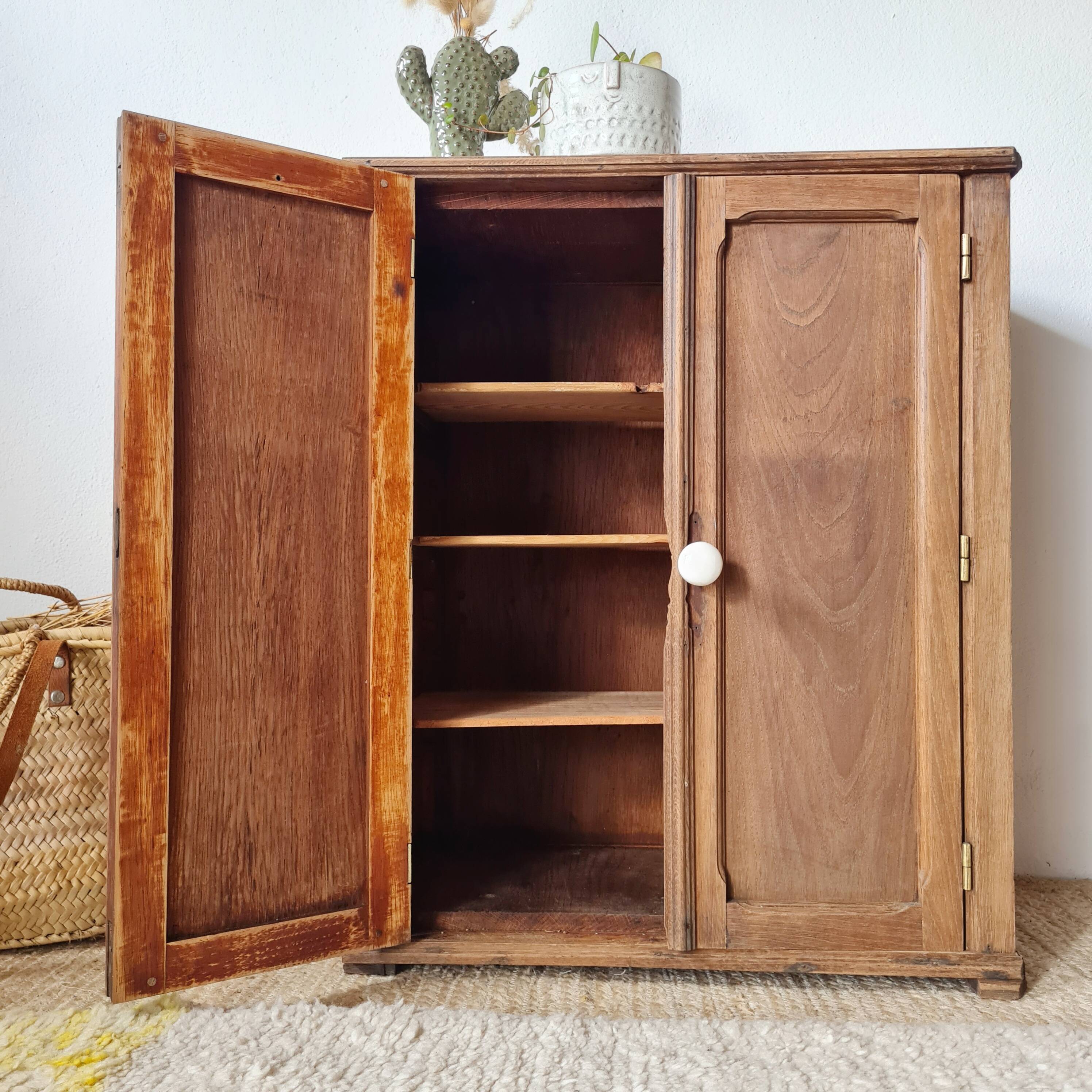 Small Parisian oak wardrobe with its porcelain knob.