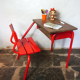 Bureau d'écolier rouge enfant vintage