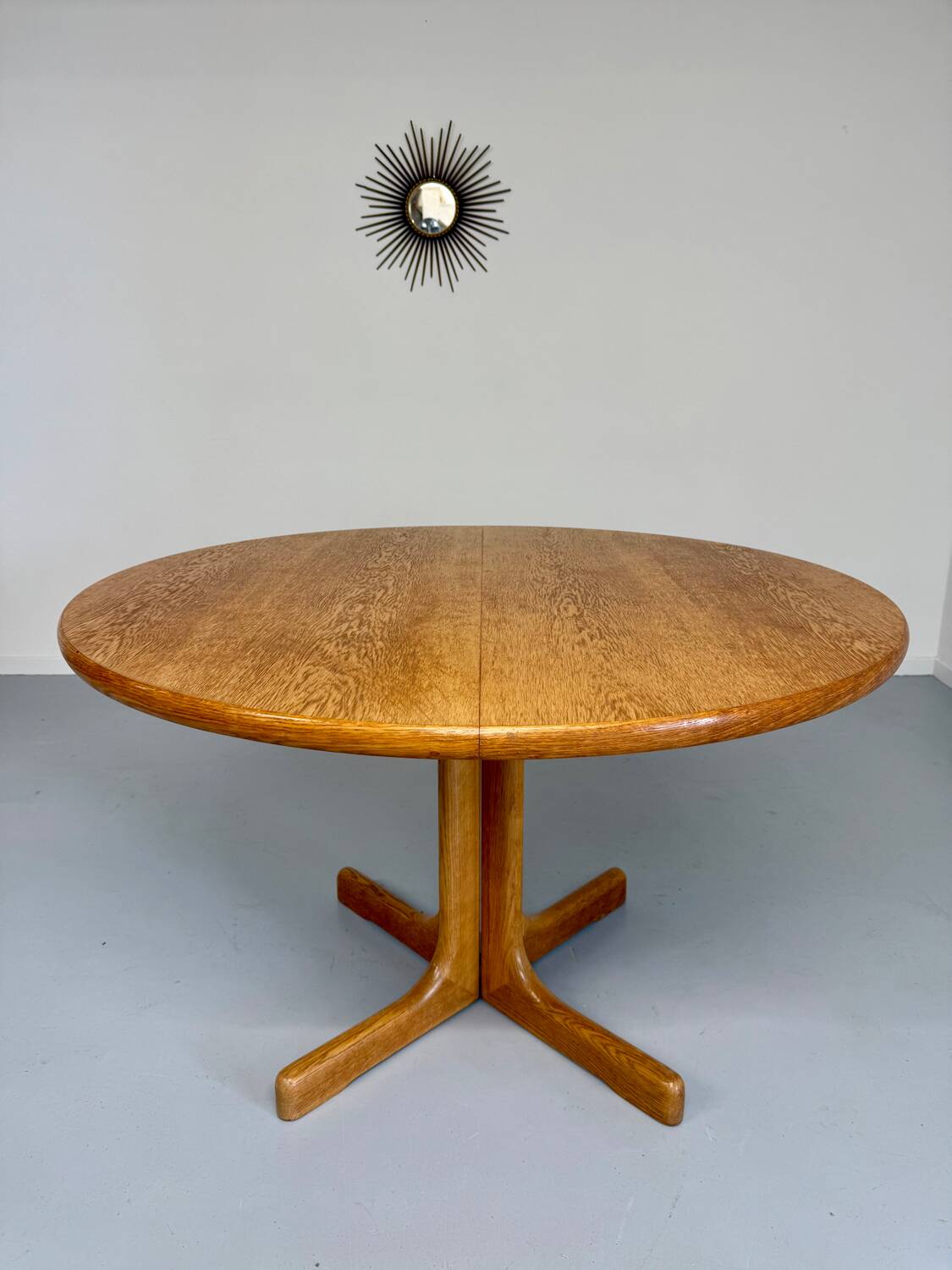 Antique round Scandinavian dining table from the 70s with 1 solid wood extension