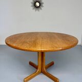 Antique round Scandinavian dining table from the 70s with 1 solid wood extension